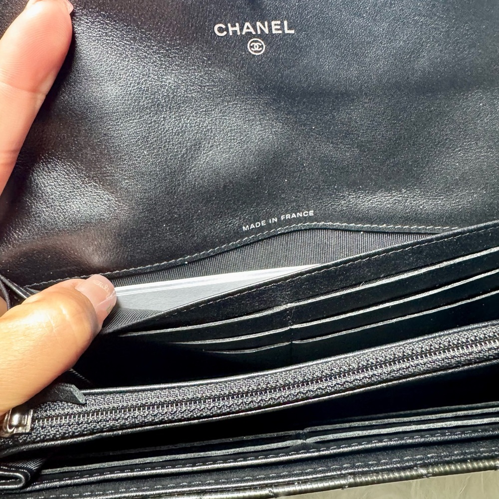 Chanel Black Quilted Wallet - Picture 4 of 8